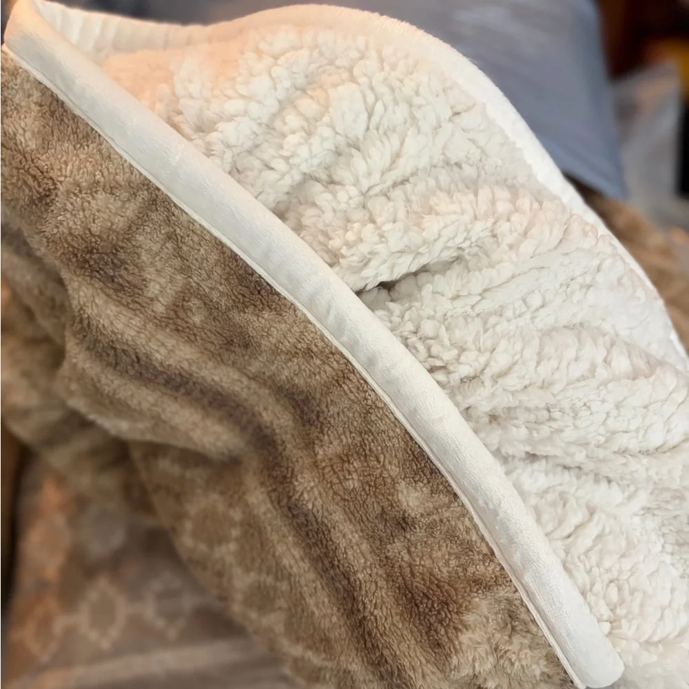 MEMBER’S MARK Cozy Tan “KATRIN FAIR ISLE” Throw Blanket